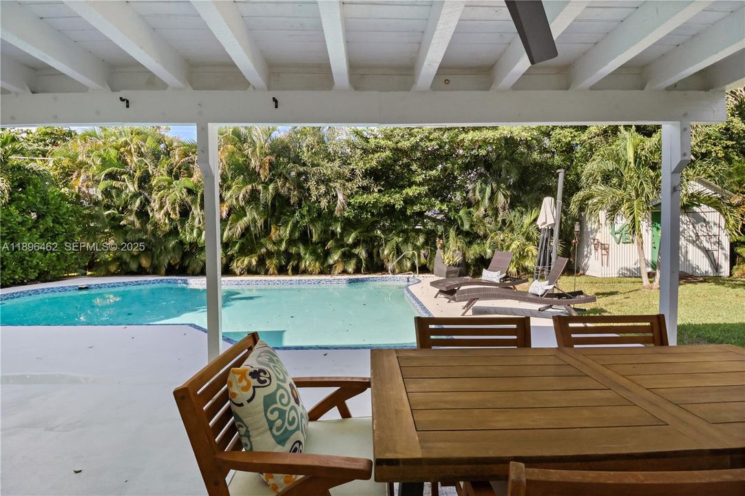 For Sale: $589,000 (3 beds, 2 baths, 1236 Square Feet)