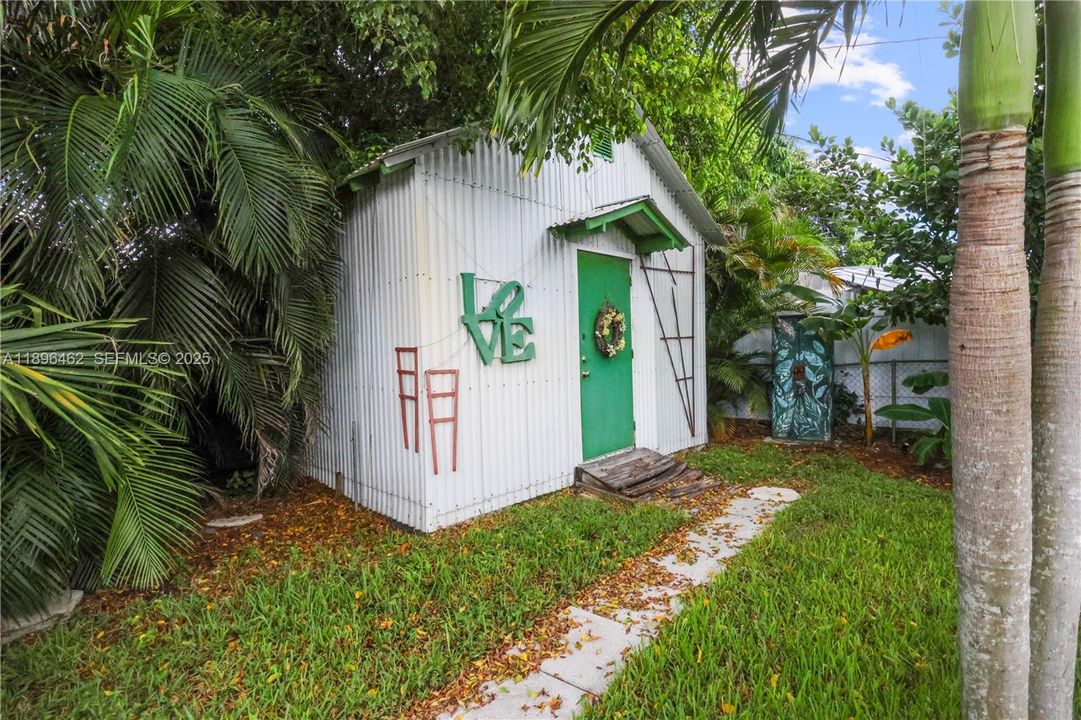 For Sale: $589,000 (3 beds, 2 baths, 1236 Square Feet)
