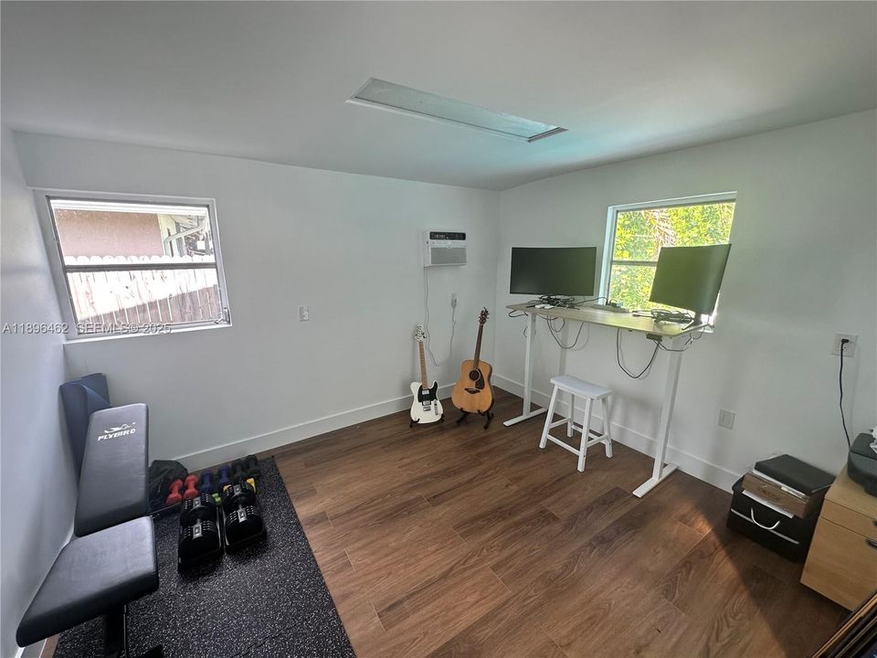 For Sale: $589,000 (3 beds, 2 baths, 1236 Square Feet)