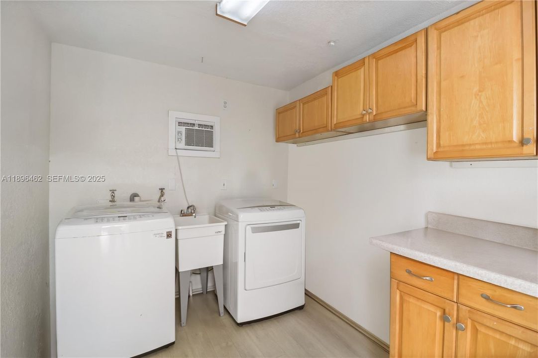 For Sale: $589,000 (3 beds, 2 baths, 1236 Square Feet)