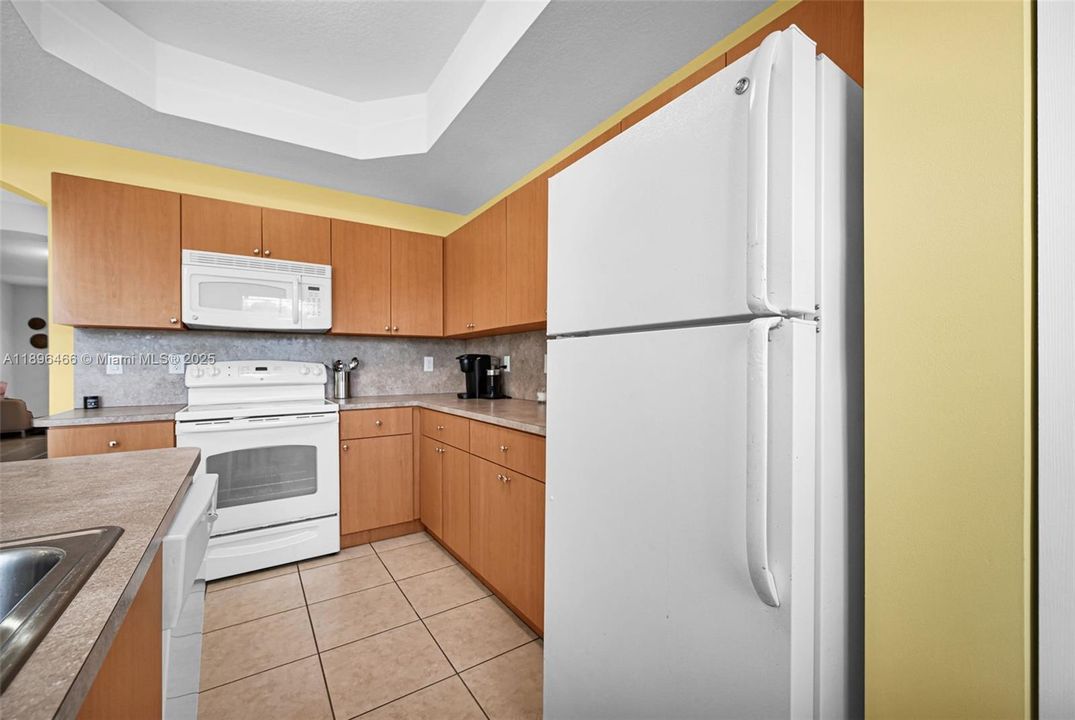 合同活跃: $395,000 (2 贝兹, 2 浴室, 1410 平方英尺)