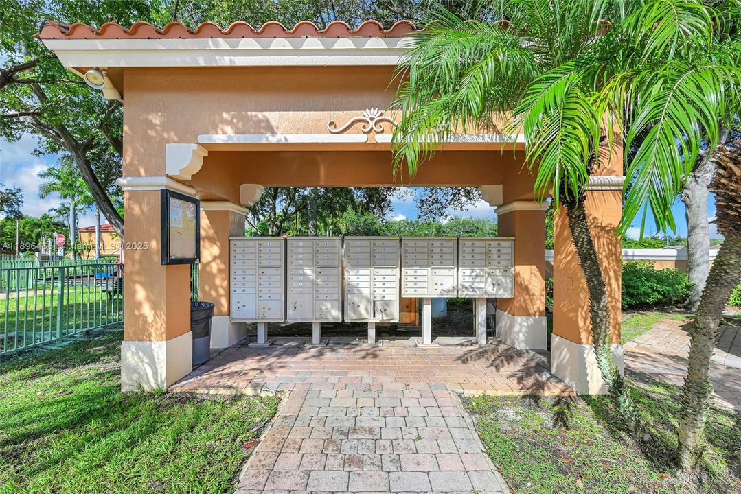 合同活跃: $395,000 (2 贝兹, 2 浴室, 1410 平方英尺)