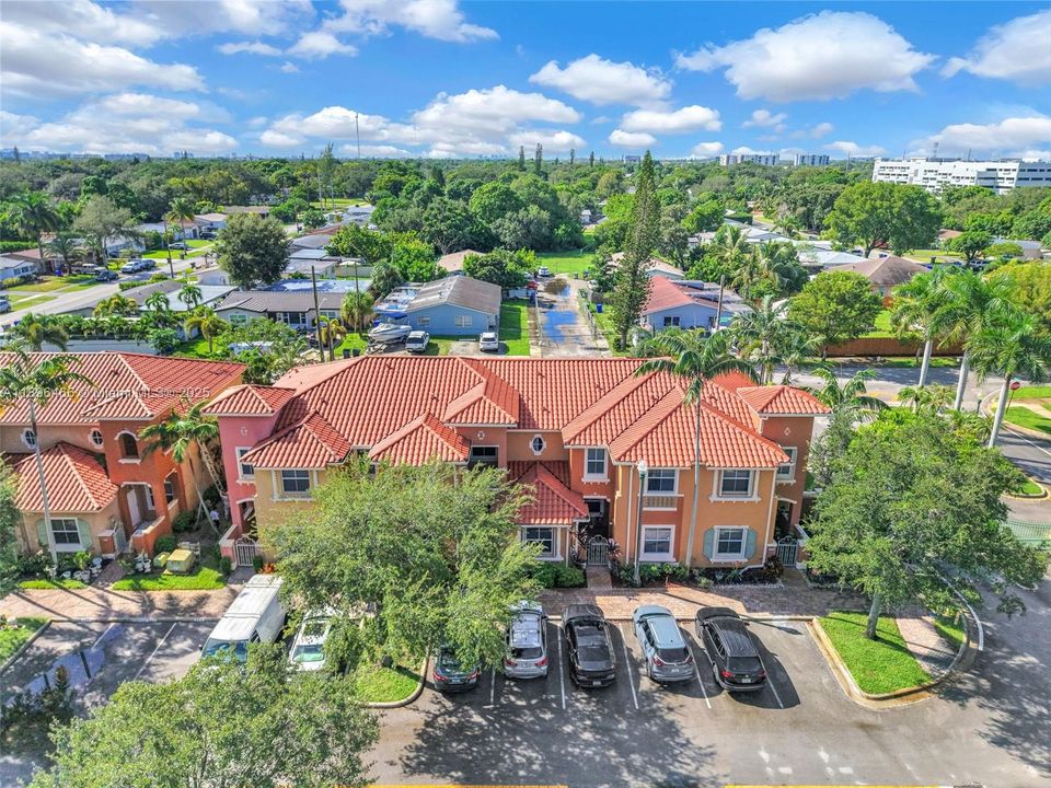 合同活跃: $395,000 (2 贝兹, 2 浴室, 1410 平方英尺)