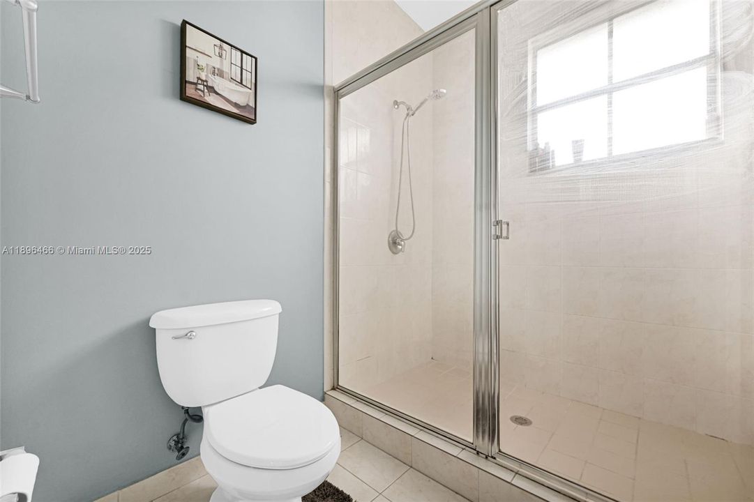 合同活跃: $395,000 (2 贝兹, 2 浴室, 1410 平方英尺)