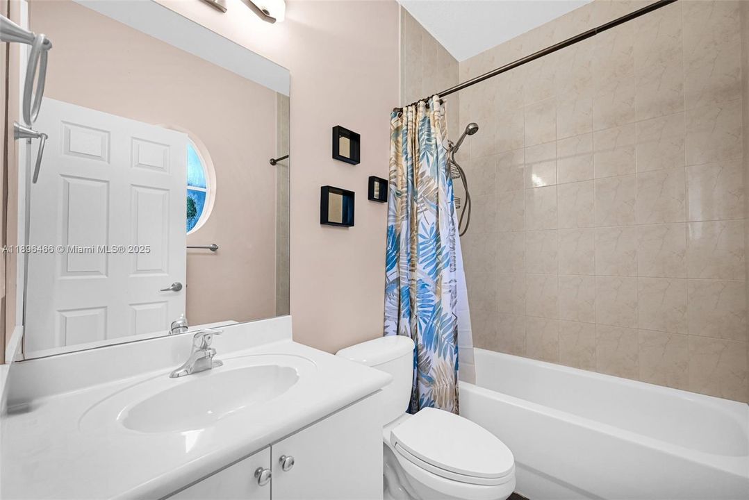 合同活跃: $395,000 (2 贝兹, 2 浴室, 1410 平方英尺)