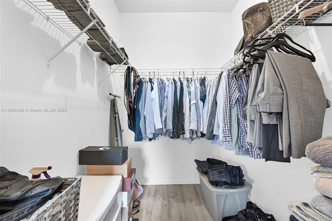 合同活跃: $395,000 (2 贝兹, 2 浴室, 1410 平方英尺)