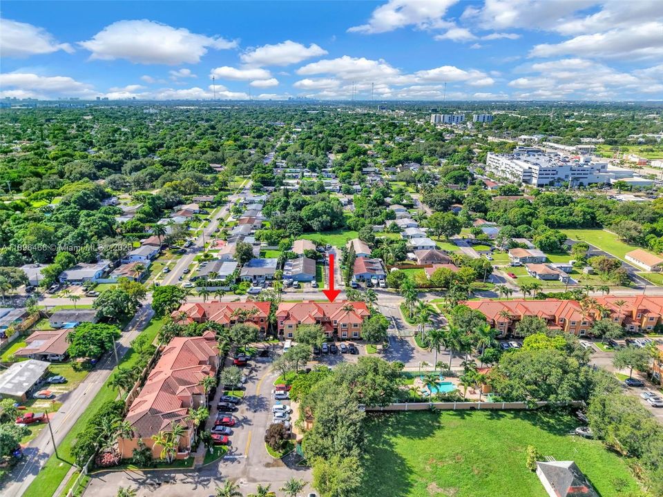 合同活跃: $395,000 (2 贝兹, 2 浴室, 1410 平方英尺)