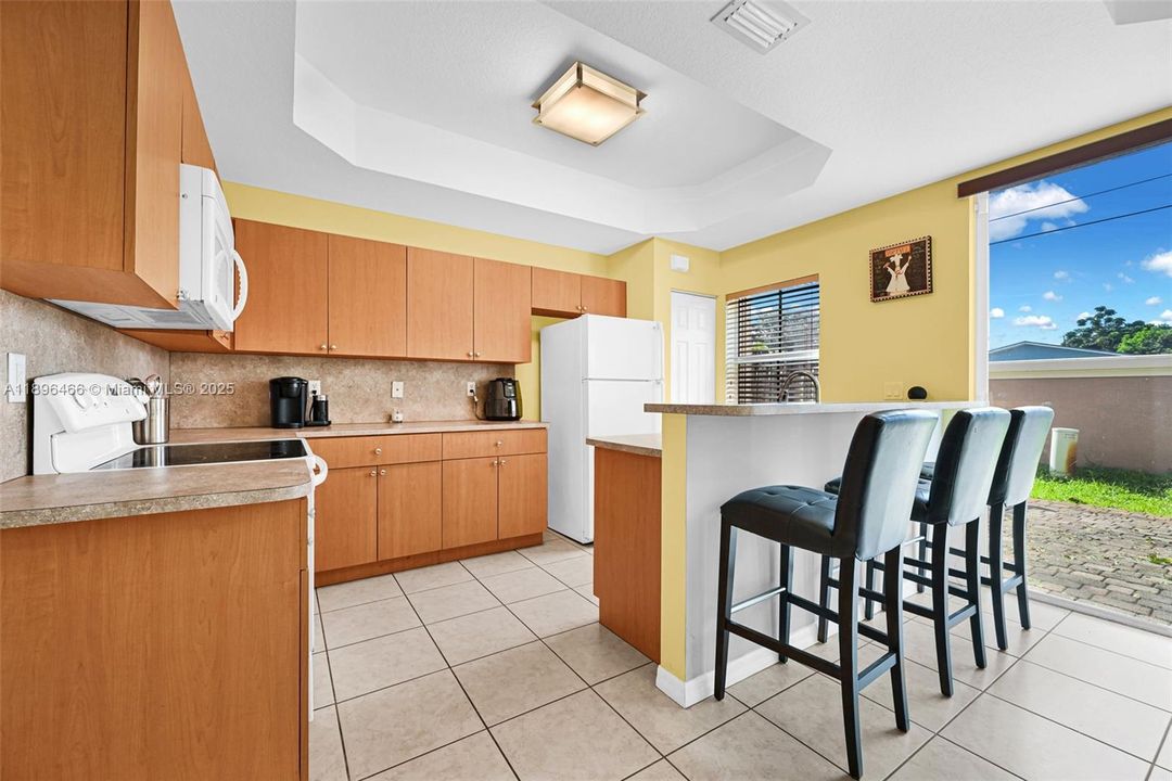 合同活跃: $395,000 (2 贝兹, 2 浴室, 1410 平方英尺)