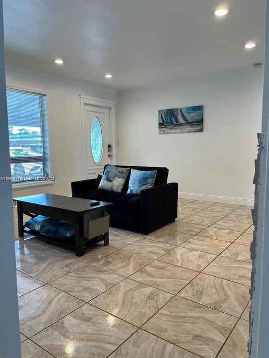 Под контрактом: $2,350 (2 спален, 1 ванн, 1328 Квадратных фут)