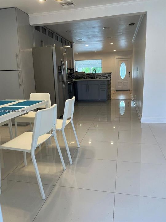 Под контрактом: $2,350 (2 спален, 1 ванн, 1328 Квадратных фут)