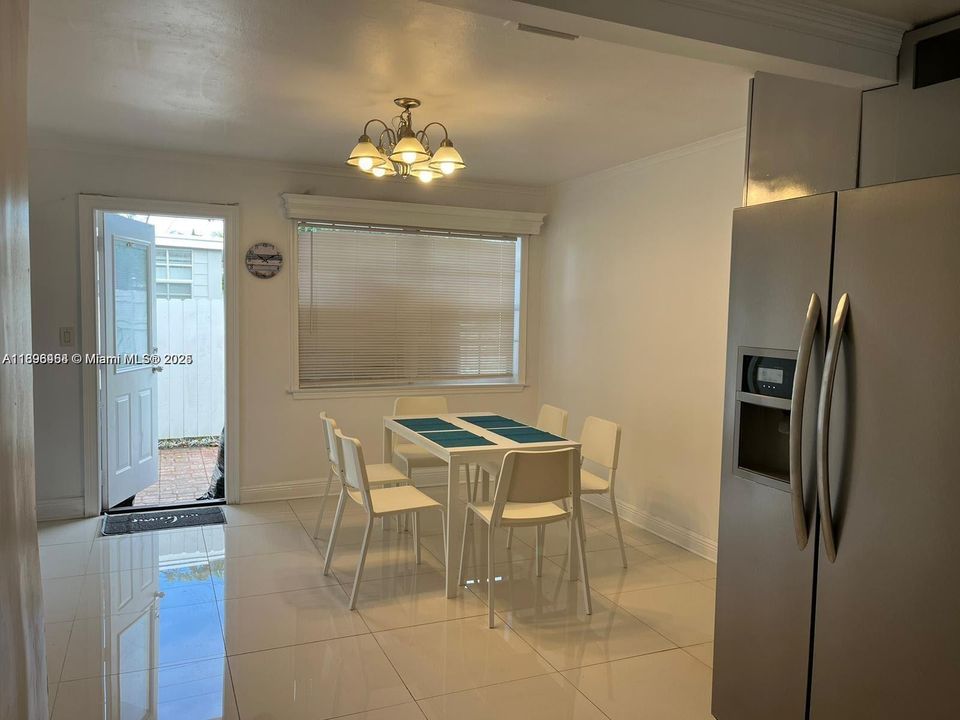 Под контрактом: $2,350 (2 спален, 1 ванн, 1328 Квадратных фут)