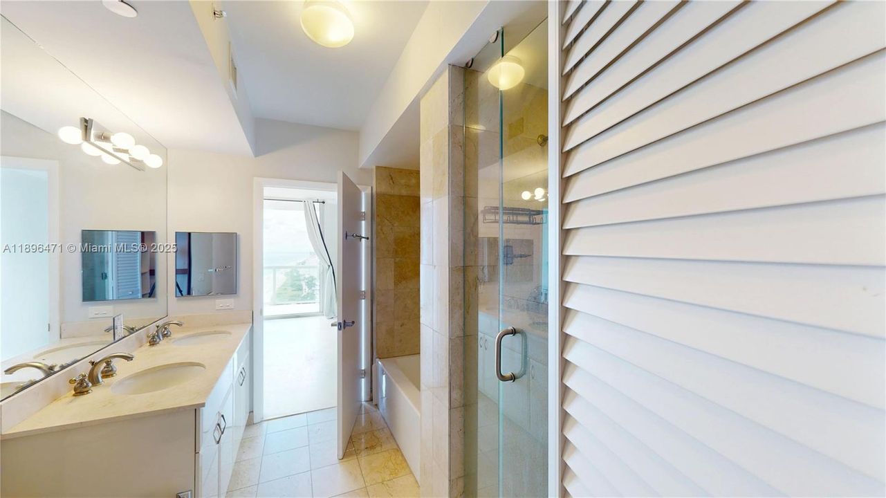 Recently Rented: $3,900 (1 beds, 1 baths, 808 Square Feet)