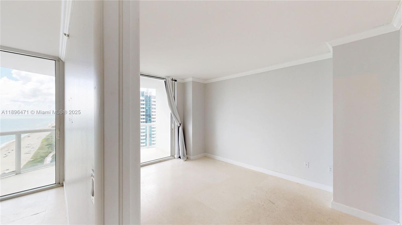 Recently Rented: $3,900 (1 beds, 1 baths, 808 Square Feet)