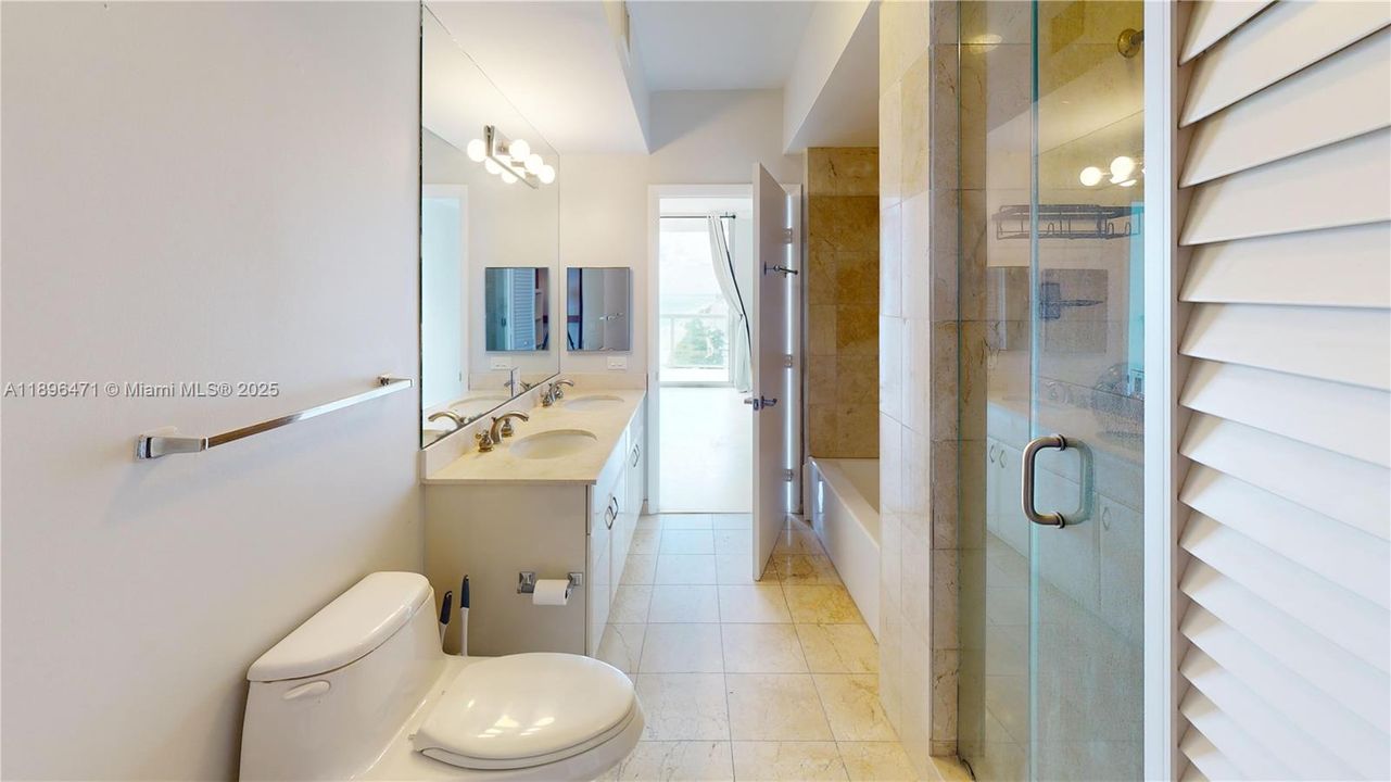 Recently Rented: $3,900 (1 beds, 1 baths, 808 Square Feet)