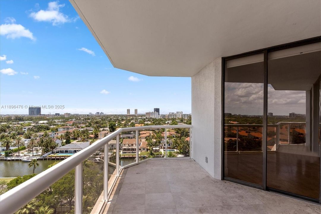 Active With Contract: $4,000 (3 beds, 2 baths, 1350 Square Feet)