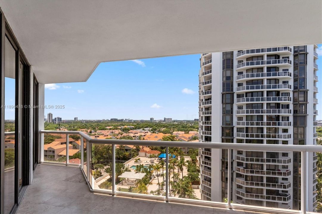 Active With Contract: $4,000 (3 beds, 2 baths, 1350 Square Feet)