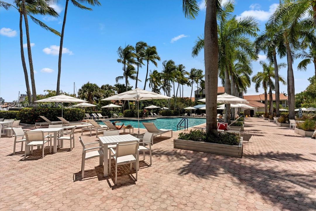 Active With Contract: $4,000 (3 beds, 2 baths, 1350 Square Feet)