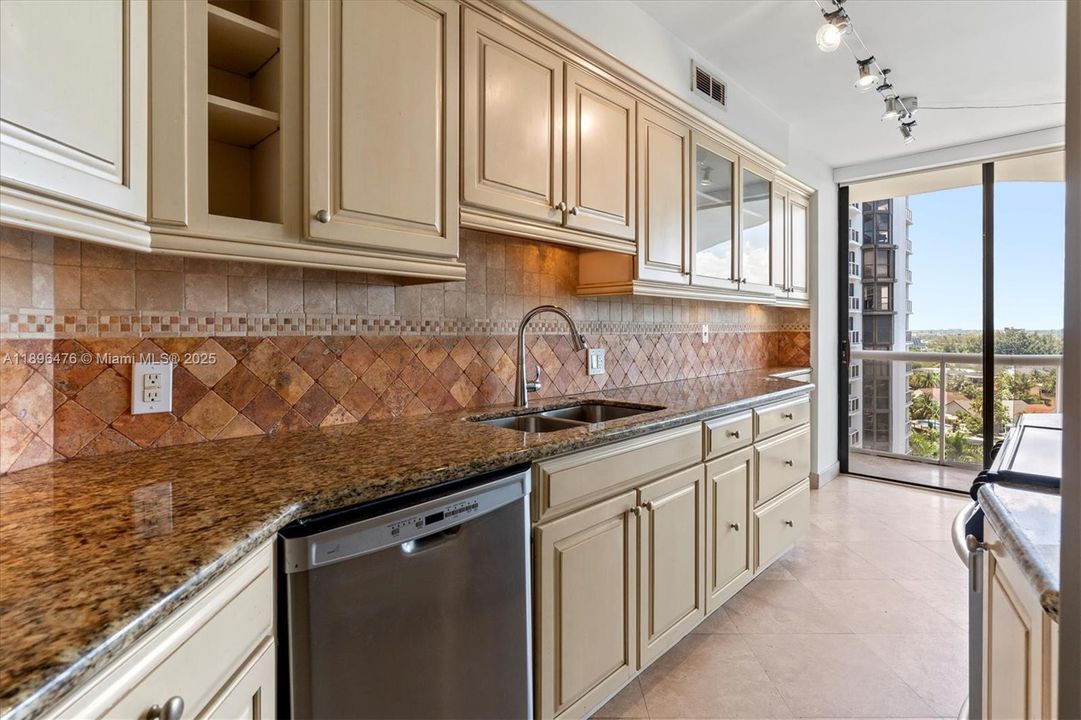 Active With Contract: $4,000 (3 beds, 2 baths, 1350 Square Feet)