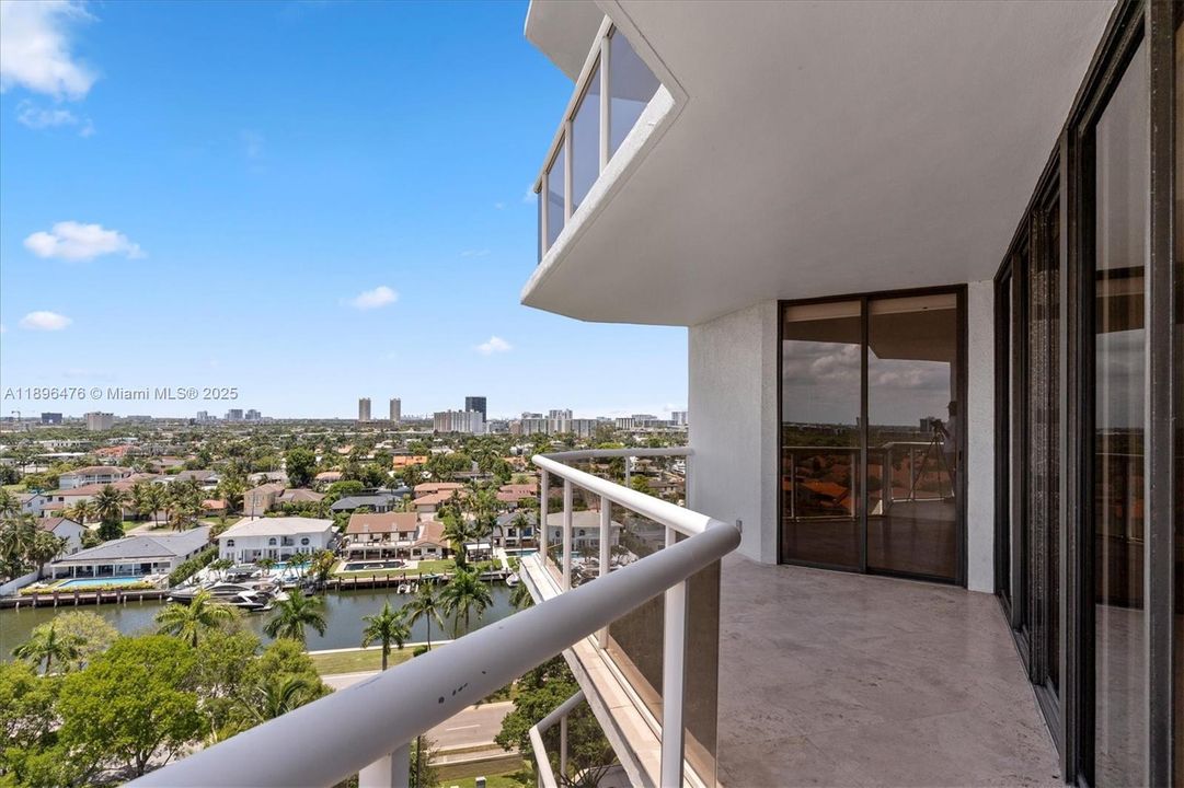 Active With Contract: $4,000 (3 beds, 2 baths, 1350 Square Feet)