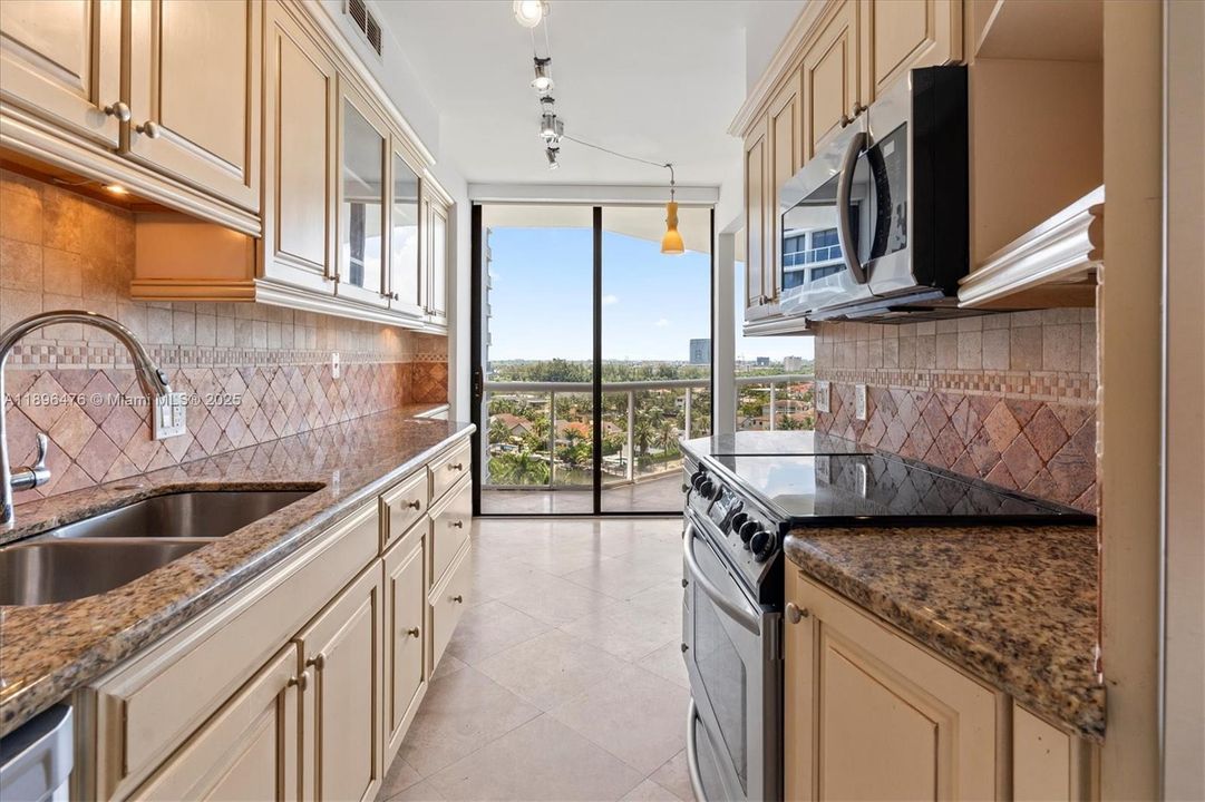 Active With Contract: $4,000 (3 beds, 2 baths, 1350 Square Feet)