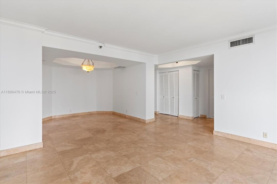 Active With Contract: $4,000 (3 beds, 2 baths, 1350 Square Feet)