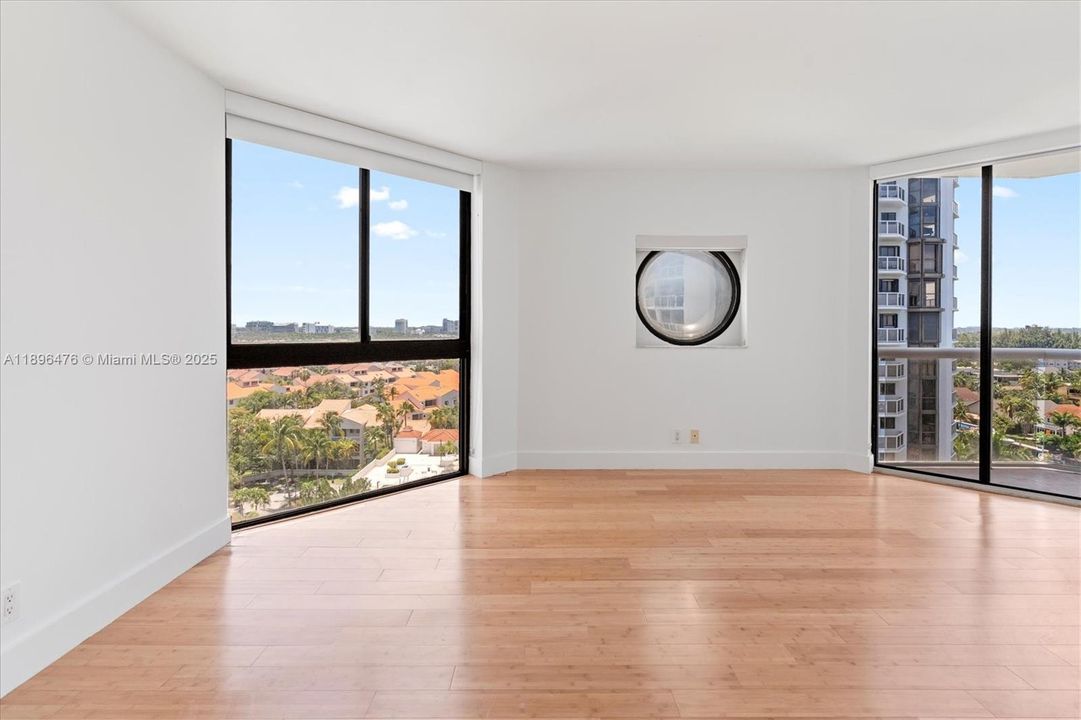 Active With Contract: $4,000 (3 beds, 2 baths, 1350 Square Feet)