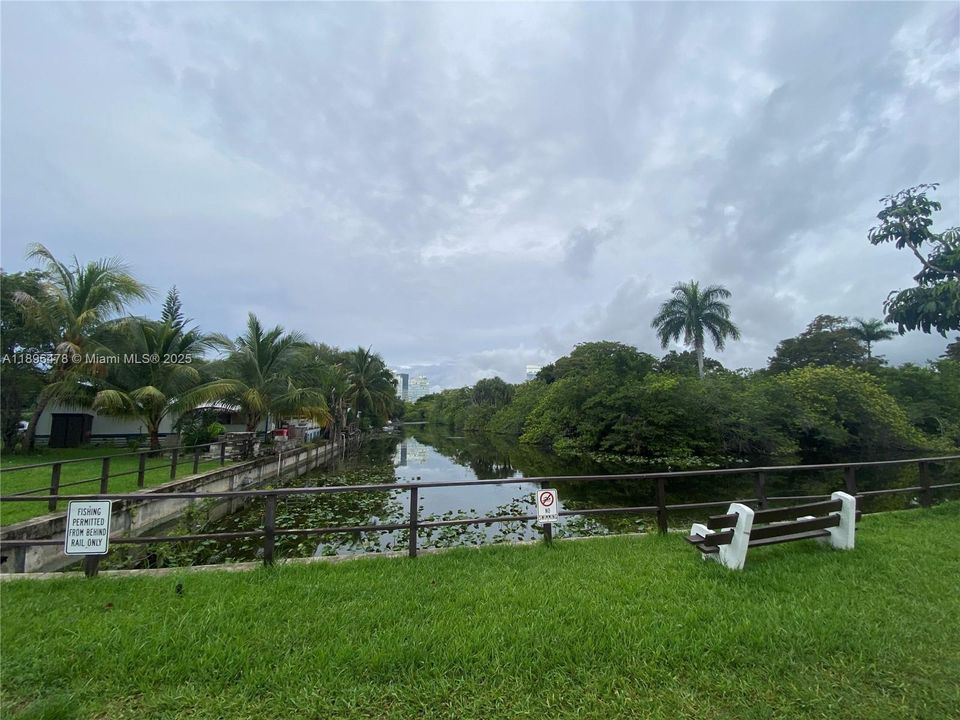 На продажу: $89,900 (2 спален, 2 ванн, 850 Квадратных фут)