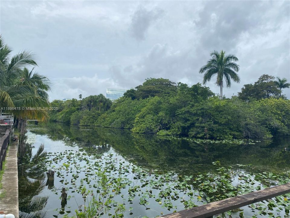 На продажу: $89,900 (2 спален, 2 ванн, 850 Квадратных фут)