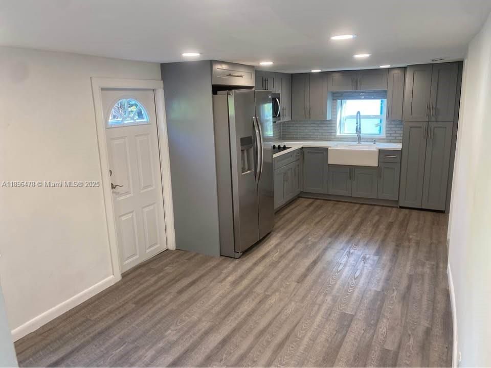 На продажу: $89,900 (2 спален, 2 ванн, 850 Квадратных фут)