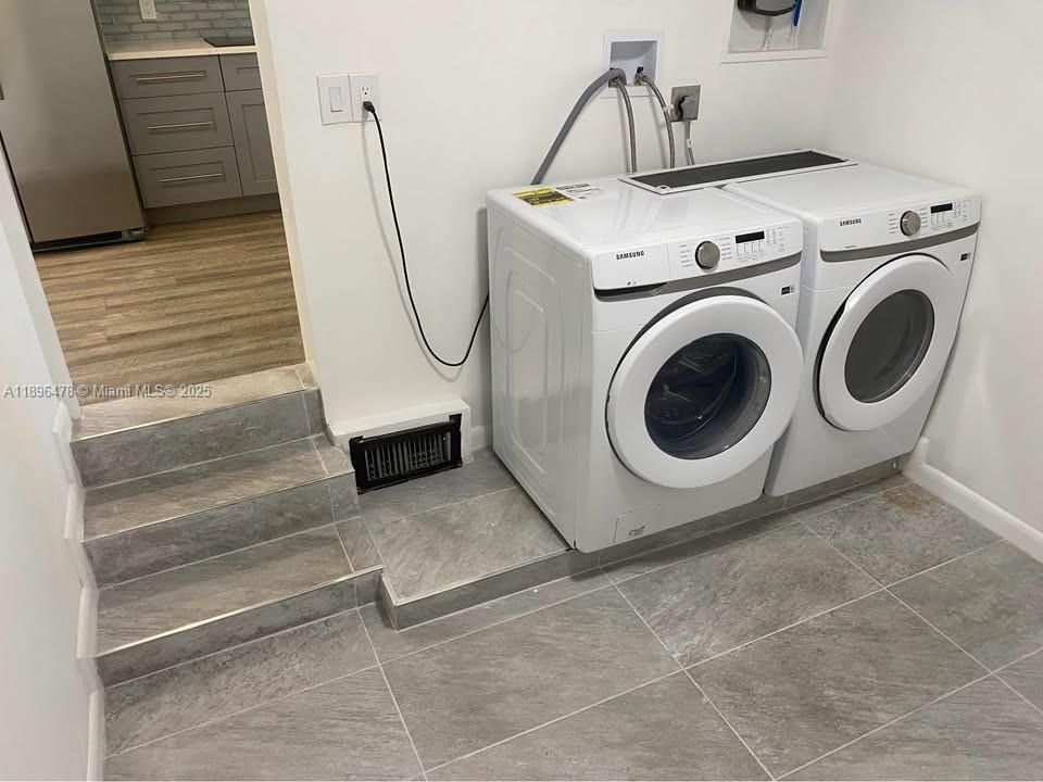 На продажу: $89,900 (2 спален, 2 ванн, 850 Квадратных фут)