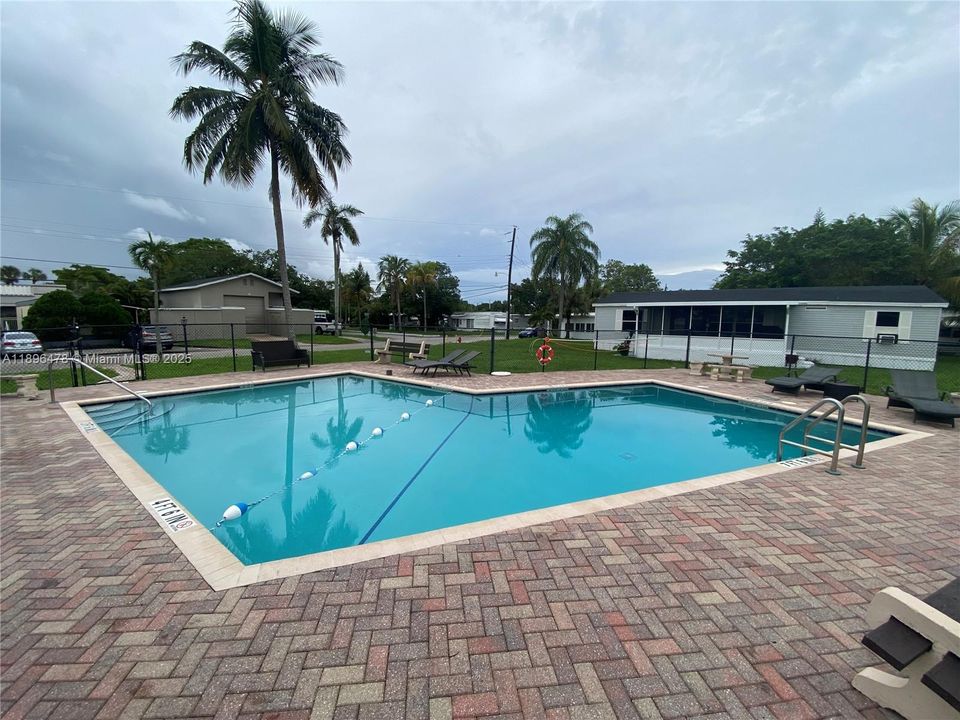 На продажу: $89,900 (2 спален, 2 ванн, 850 Квадратных фут)