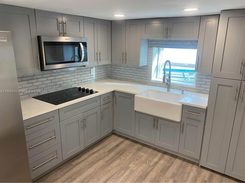 На продажу: $89,900 (2 спален, 2 ванн, 850 Квадратных фут)