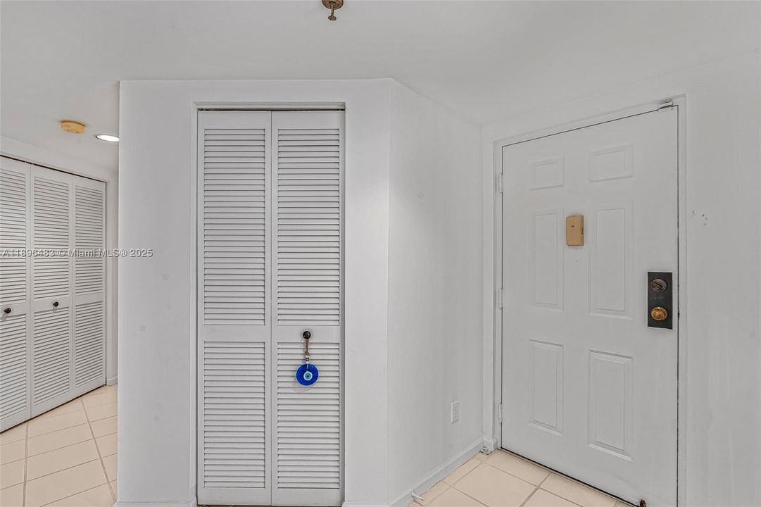 出租: $3,500 (2 贝兹, 2 浴室, 1382 平方英尺)