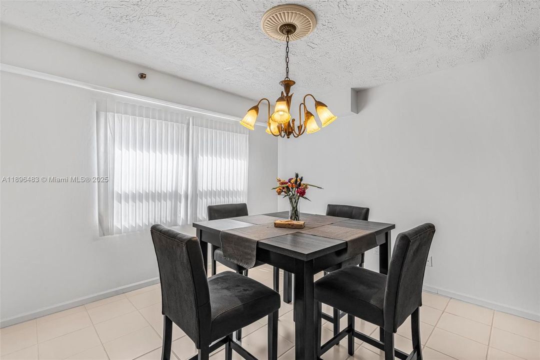 出租: $3,500 (2 贝兹, 2 浴室, 1382 平方英尺)