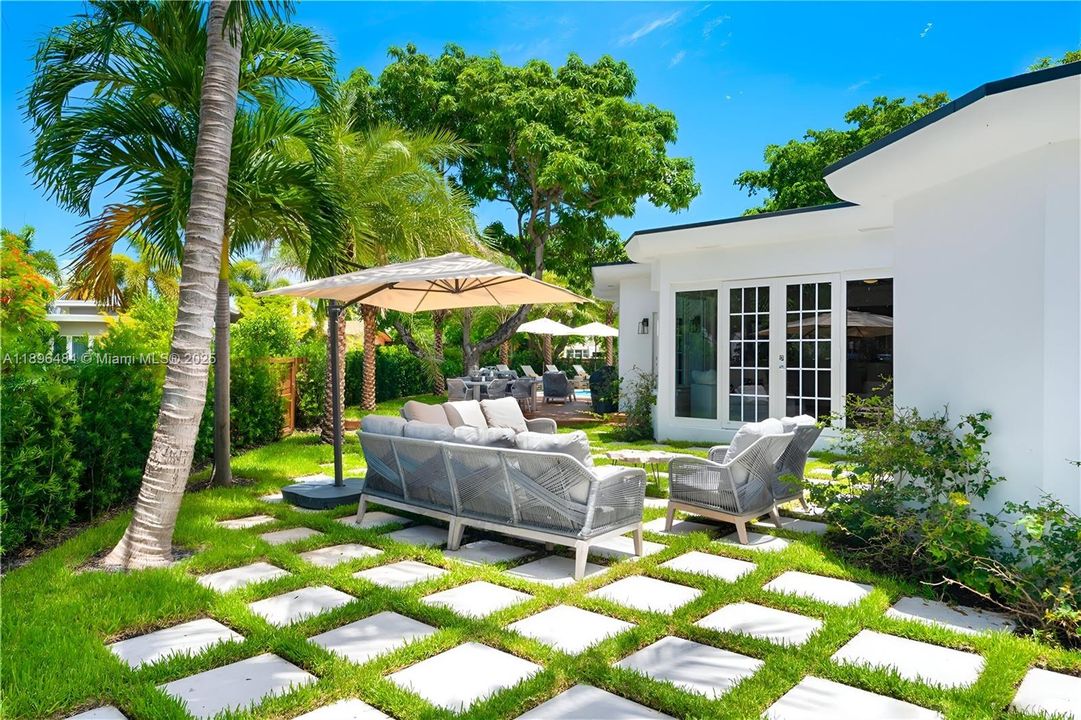 出租: $34,000 (3 贝兹, 3 浴室, 2761 平方英尺)