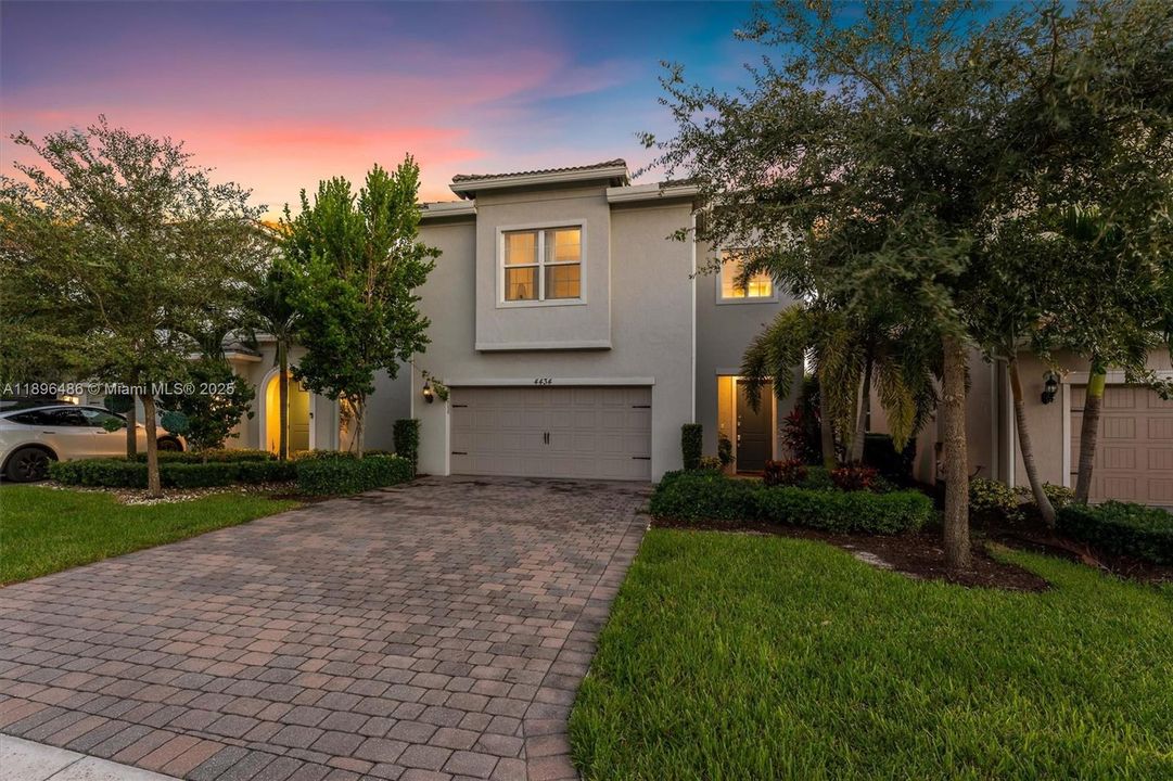 Active With Contract: $849,997 (3 beds, 2 baths, 2220 Square Feet)