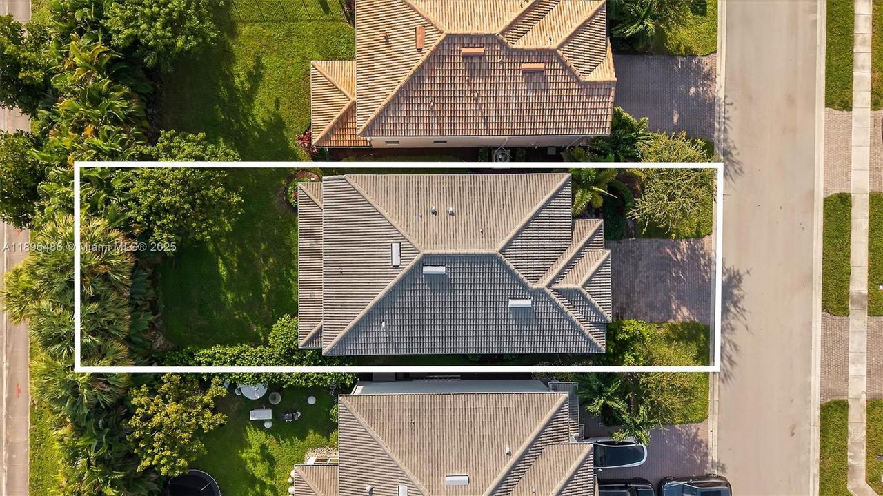 Active With Contract: $849,997 (3 beds, 2 baths, 2220 Square Feet)