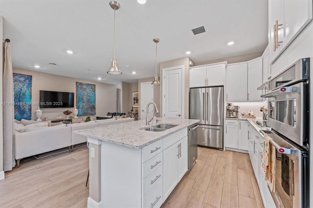 Active With Contract: $849,997 (3 beds, 2 baths, 2220 Square Feet)