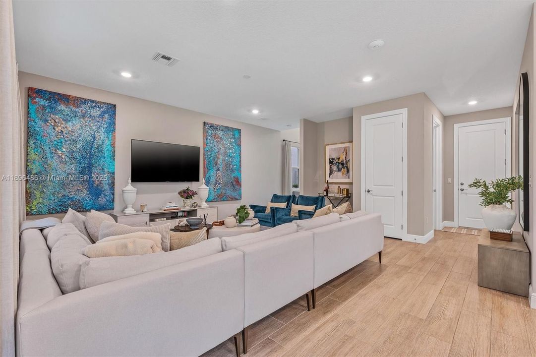 Active With Contract: $849,997 (3 beds, 2 baths, 2220 Square Feet)