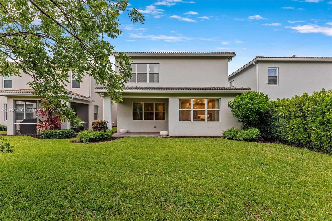 Active With Contract: $849,997 (3 beds, 2 baths, 2220 Square Feet)