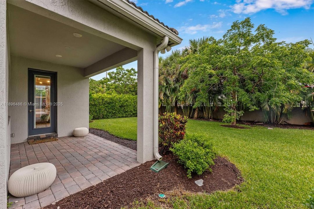 Active With Contract: $849,997 (3 beds, 2 baths, 2220 Square Feet)