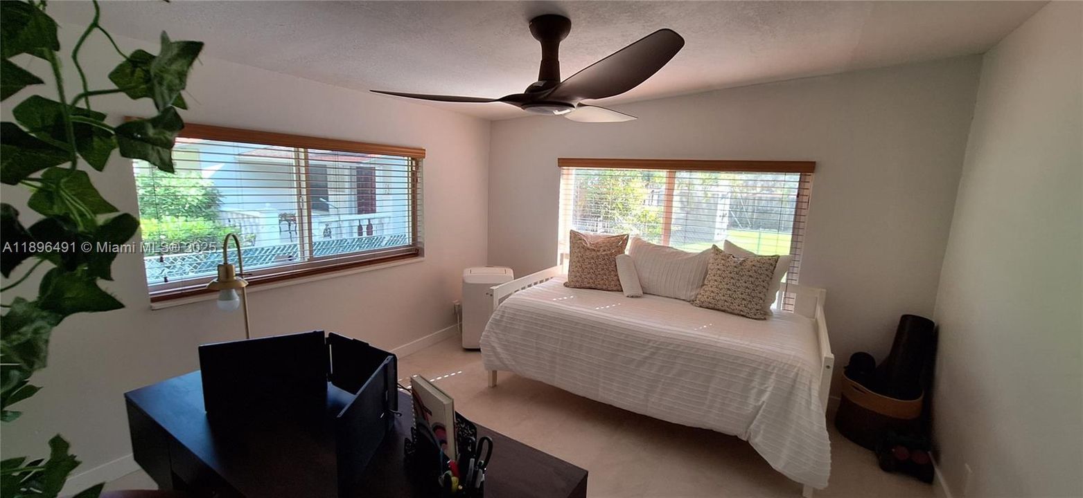 В аренду: $3,600 (3 спален, 1 ванн, 1794 Квадратных фут)