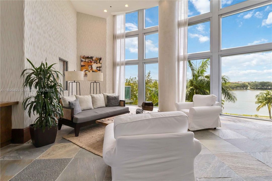 For Rent: $2,600 (2 beds, 2 baths, 1165 Square Feet)