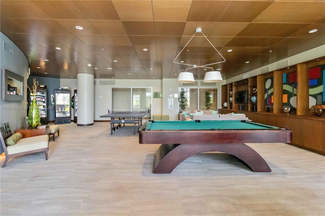 For Rent: $2,600 (2 beds, 2 baths, 1165 Square Feet)