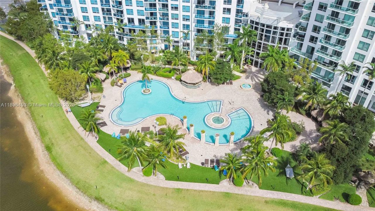 For Rent: $2,600 (2 beds, 2 baths, 1165 Square Feet)