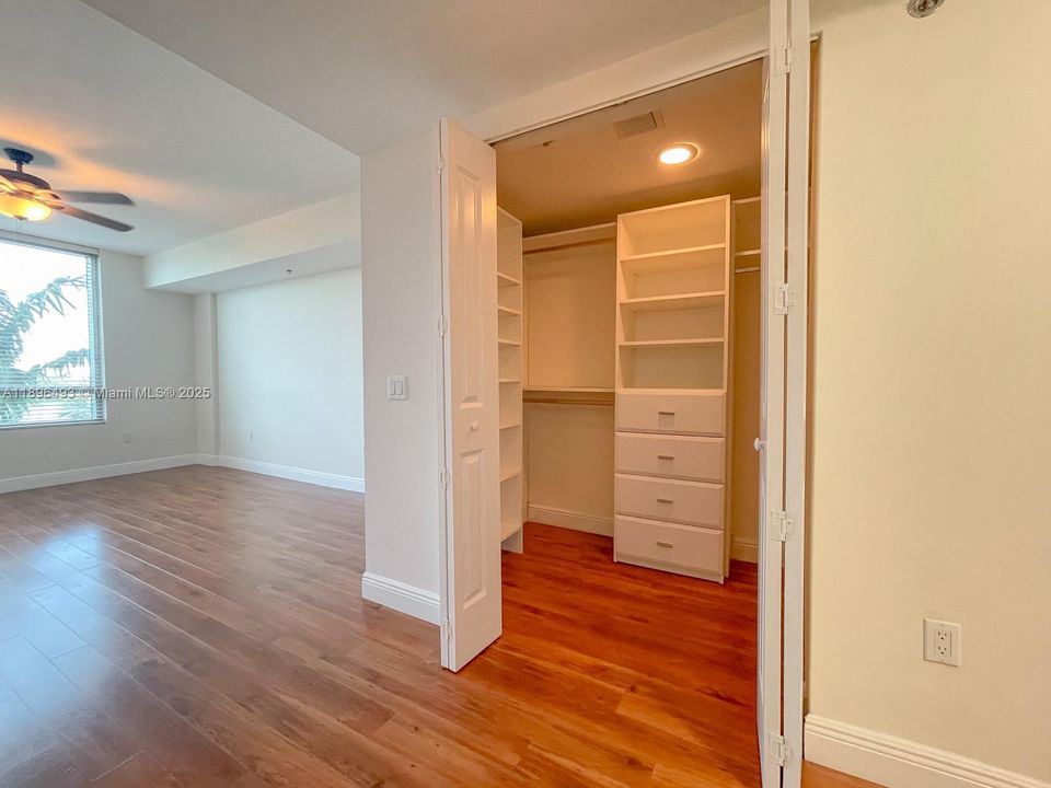 For Rent: $2,600 (2 beds, 2 baths, 1165 Square Feet)