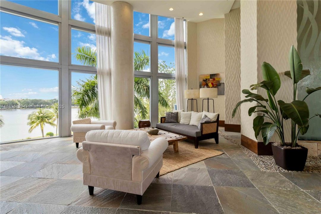 For Rent: $2,600 (2 beds, 2 baths, 1165 Square Feet)