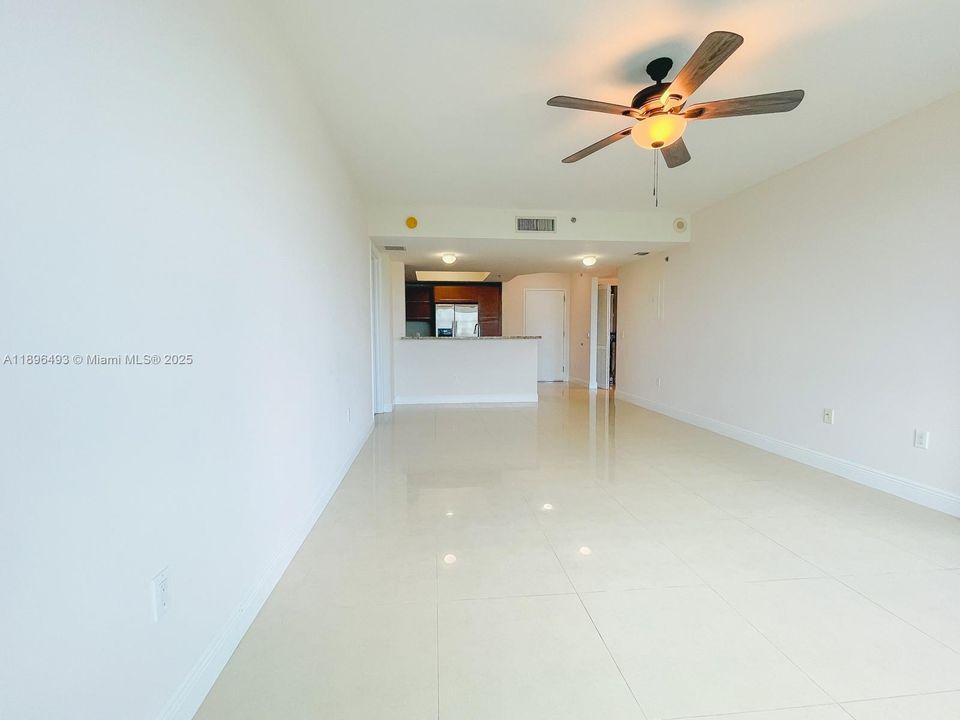 For Rent: $2,600 (2 beds, 2 baths, 1165 Square Feet)