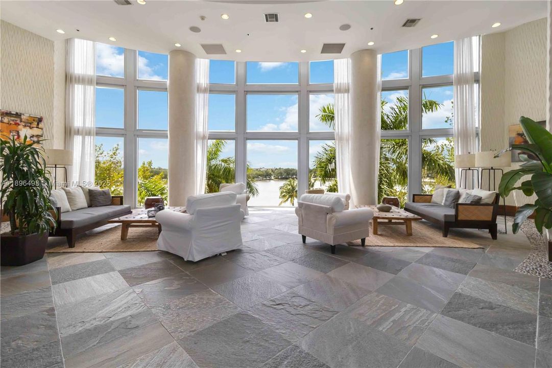 For Rent: $2,600 (2 beds, 2 baths, 1165 Square Feet)