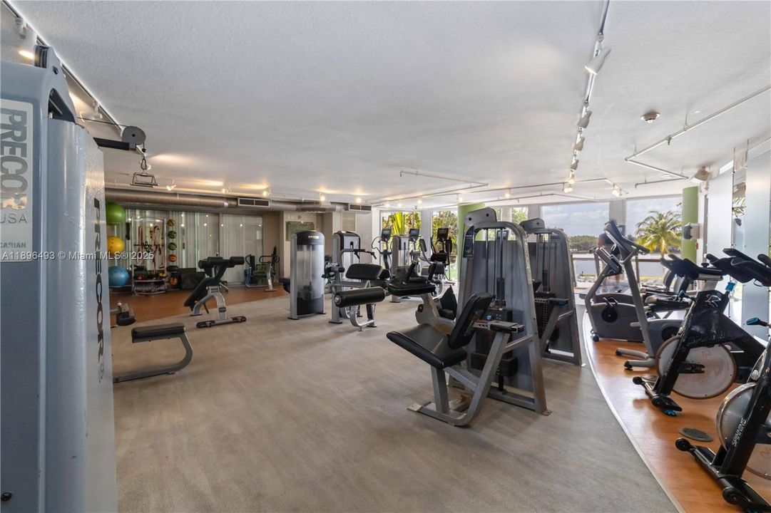 For Rent: $2,600 (2 beds, 2 baths, 1165 Square Feet)